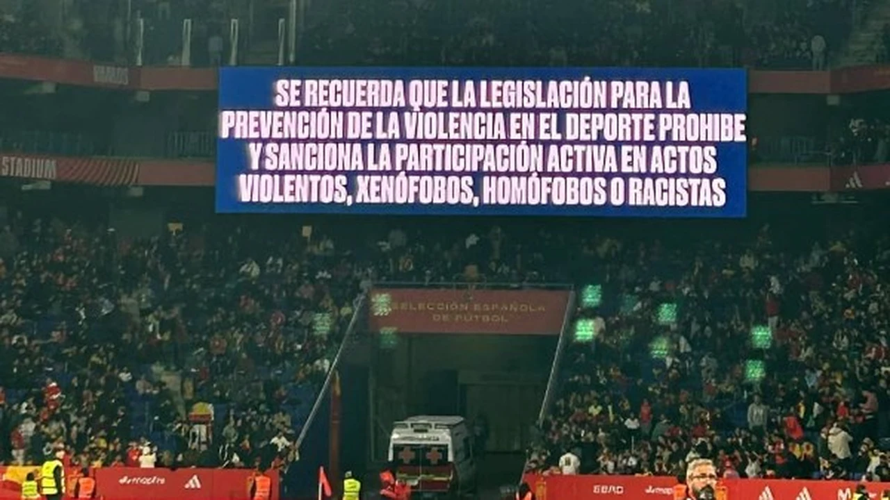 رئيس الاتحاد الإسباني يستنكر الهتافات العنصرية في مباراة مصر ويؤكد: تصرفات فردية